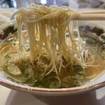 中洲屋台長浜ラーメン初代 健太 - 極細麺リフト