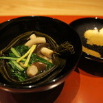船形昆布と京春菊、しめじの椀物