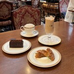 トリコロール 本店 - 