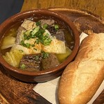 ベクタービア 新宿御苑前駅店 - 牛タンアヒージョ（バケット付き）