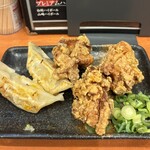 京都たこ壱 - セットの黄金唐揚げと特製肉汁餃子(画像を撮る前に餃子を一つ食べてしまった 笑)('25/09/24)