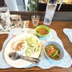 태국 요리 톰얌쿤 - グリーンカレー・トムヤムクン・ジャスミンライス・サラダ