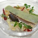 レストラン コバヤシ - 皮目をこんがり焼いた北海道産サンマのマリネ　イチジク、バナナ入り肝のソース　サラダ添え