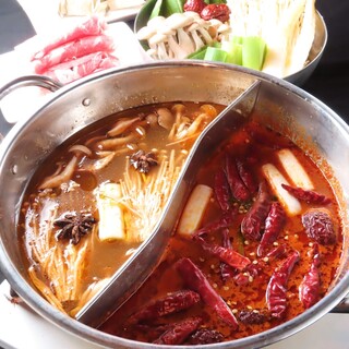 2種類の旨辛スープで楽しめる本場さながらの絶品火鍋