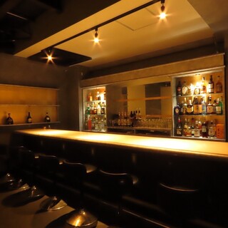 4つの主要駅から徒歩数分の好立地♦シックで大人な雰囲気の店内