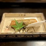 よし町 - キノコ春巻き！春巻の皮が薄くてパリパリで安い町中華の分厚い皮とは全然違うよー！！うめええ！