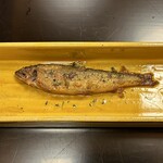 よし町 - 激うまあああああああああああああああああああああああ！
      うめええええええええええええ！
      今まで食べた鮎料理で1番好きww
      日本料理らしい焼いたやつとかも良いけど私こういう方が好き。