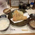 とん太 - お新香はこの後に到着。