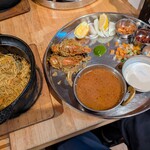 DIAMOND BIRYANI - ターリーに広げて副菜と一緒に食べます