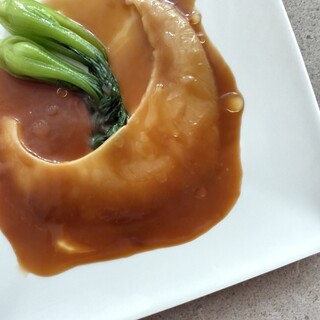 最高級吉切鮫の肉厚尾ビレを当店オリジナルのソースで