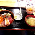 岩山海 なんば店 - 海鮮丼定食（1,000円）
