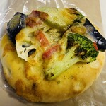 naya - 「ハーブソルトの野菜フォカッチャ」430円税抜き♫