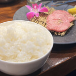 炭火焼肉 ホルモン にく式 - 