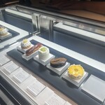 Hills House Dining 33 Pâtisserie à la Maison - 