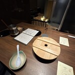 羊と饂飩 - 和シックな座席