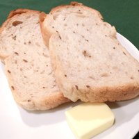 ロシヤ料理 ラルース - ランチセット 2820円 のパンとバター