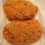 丸重商店 - 看板商品のメンチカツ