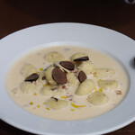 尾瀬小屋 - トリュフニョッキ　濃厚なクリームソースに香り高いトリュフを使いフランス風にアレンジ