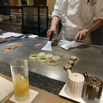 鉄板焼 葵 - 丁寧に焼いてくださります