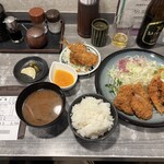 とんかつ 水龍 - ■車海老かつ定食（車海老1本とヒレかつ２貫）￥1,820 ※ドレッシング：すりおろし￥0 ■単品）アジフライ￥260