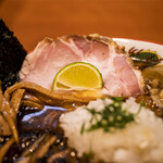 らぁ麺 とうひち - 豚チャーシューと酢橘