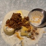 Lilla - ゴルゴンゾーラとボロネーゼのニョッキ。とても美味しい。