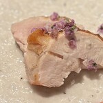 鶏けん - 紫蘇の実がいいアクセントに。