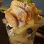 喫茶 ほんまち - 桃のパフェ