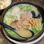 つるおか家 - 料理写真:味噌ホルモン麺　1080円