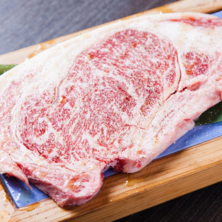 霜降り佐賀牛を一頭買いで用意◆希少部位も楽しめる贅沢な味わい