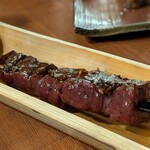 炉ばたイタリアン 自然派ワイン いるふぉ - 赤牛レバー串。何本でも欲しくなります