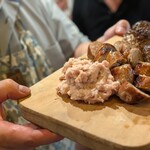 炉ばたイタリアン 自然派ワイン いるふぉ - 肉肉しい裏メニューを持ってきてくれたのは…