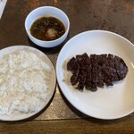 ピーピングトム - ステーキ200g、ライス中