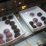 おろし蕎麦と創作おはぎのお店 - 出番を待っている色んな手作りおはぎ