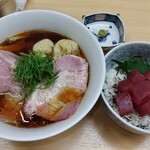NAGASHARI - 特製醤油ラーメン(1250円)、まぐろ丼(480円)