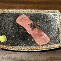 鉄板焼き 牛鳴 - ①A5ランク黒毛和牛の握り寿司