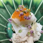 鮨 惣五郎 - はりいかとはなびらだけの白葱ソース里芋煮