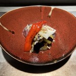 鮨 惣五郎 - 戻りがつおの加賀蓮根と野菜を添えて