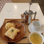 トーコーキッチン - ツナマヨコーンパン キッシュ スパサラ オニオンスープ