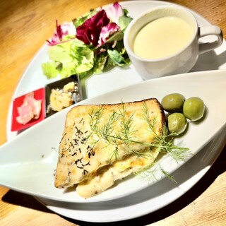 Charcoal Dining るもん_1