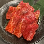 焼肉 つばさ - 色艶がいいカルビ