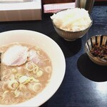 久留米とんこつラーメン とん八。 - 料理写真: