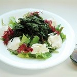 岩海苔和豆腐的海藻沙拉日式萝卜泥沙拉酱
