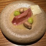 トムクリオーザ - さつまいも入りラビオリ　新銀杏　落花生　アンチョビバターソース