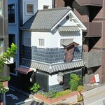 五代目 野田岩 - 歩道橋より