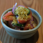 AJIKA Georgian Bistro and Wine Bar - クラシック アチャルリ・ハチャプリ セット 1900円 のジョージアスタイルサラダ