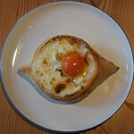 AJIKA Georgian Bistro and Wine Bar - クラシック アチャルリ・ハチャプリ セット 1900円 のアチャルリ ハチャプリ