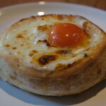 AJIKA Georgian Bistro and Wine Bar - クラシック アチャルリ・ハチャプリ セット 1900円 のアチャルリ ハチャプリ