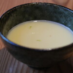 AJIKA Georgian Bistro and Wine Bar - クラシック アチャルリ・ハチャプリ セット 1900円 のチキンスープ