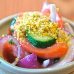 AJIKA Georgian Bistro and Wine Bar - クラシック アチャルリ・ハチャプリ セット 1900円 のジョージアスタイルサラダ